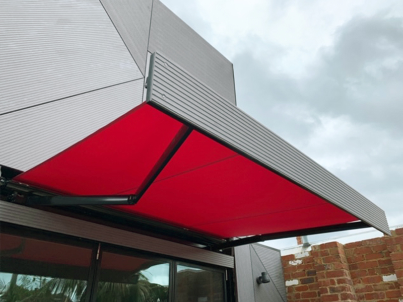 700s recessed awning open