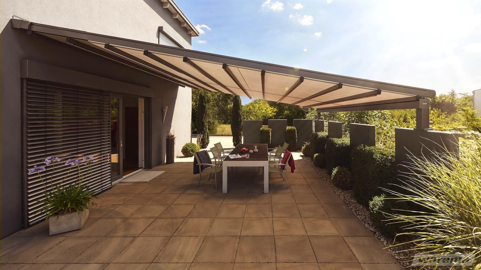 Warema Perea P70 Pergola Awning during the day