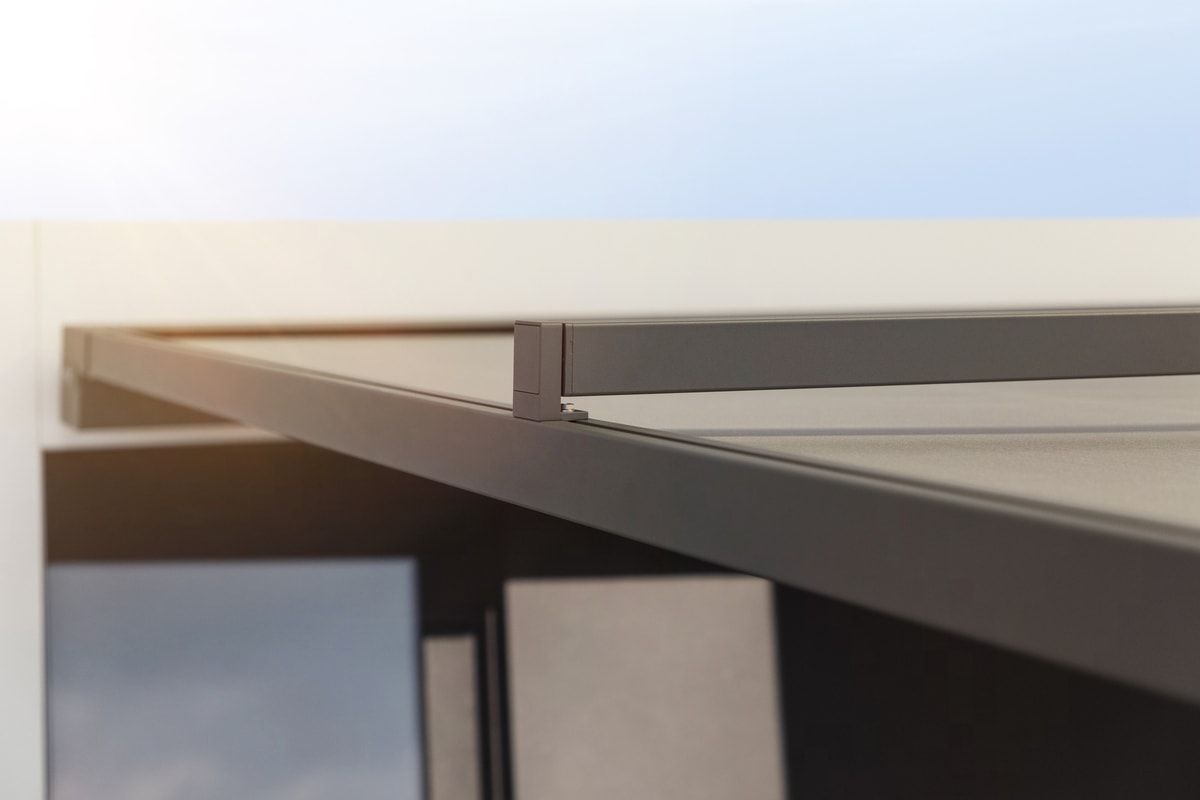 Cubic guide rail and reinforcement profile