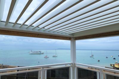 L60 Lamaxa roof system overlooking the bay