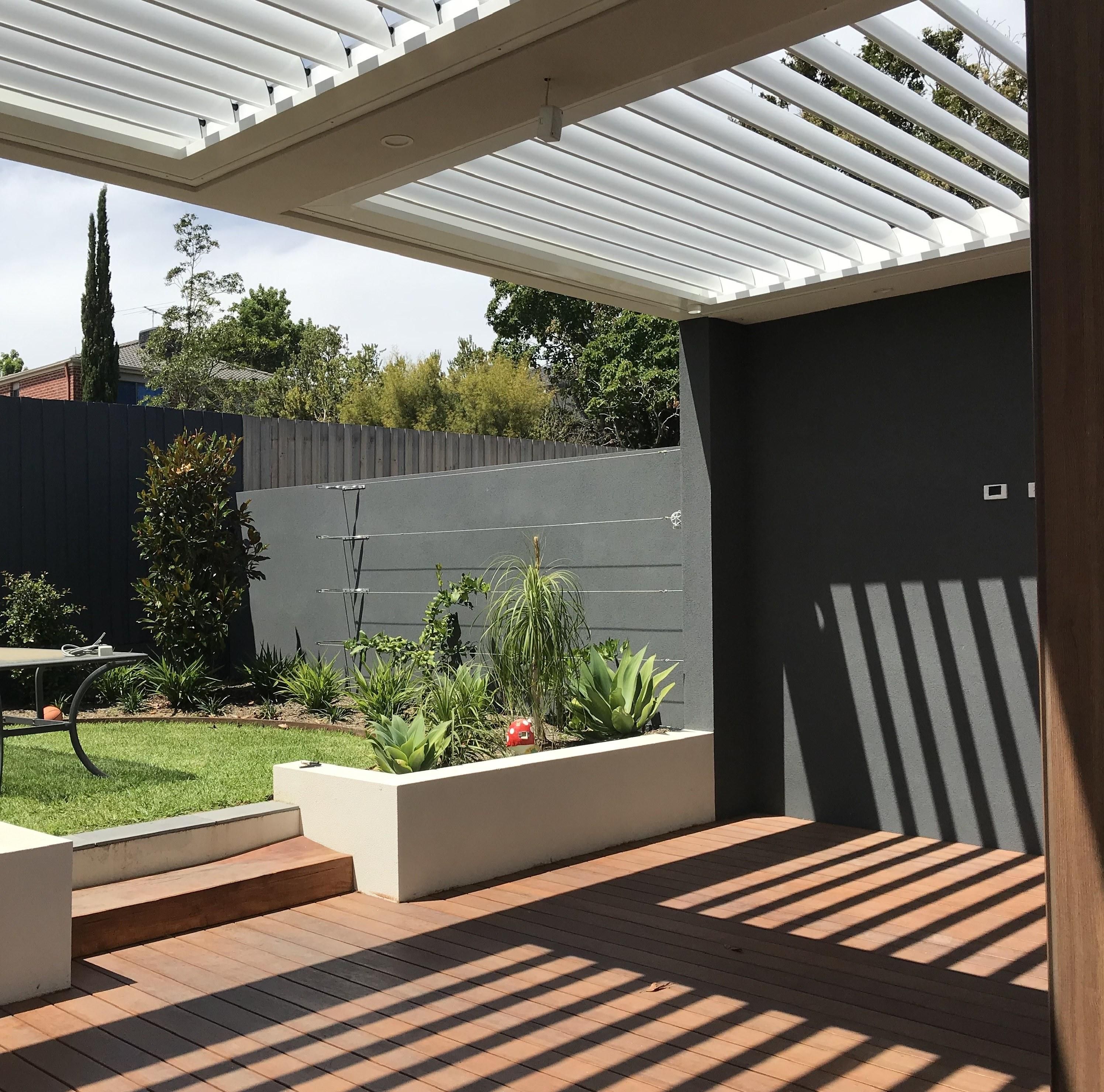 Sunlite Louvre roof installed on a deck of a house in Melbourne