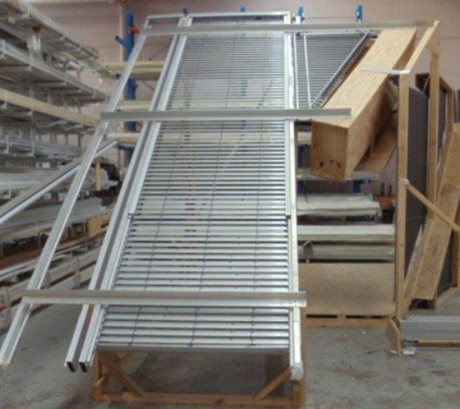 External Venetian Blind designed to work under glass