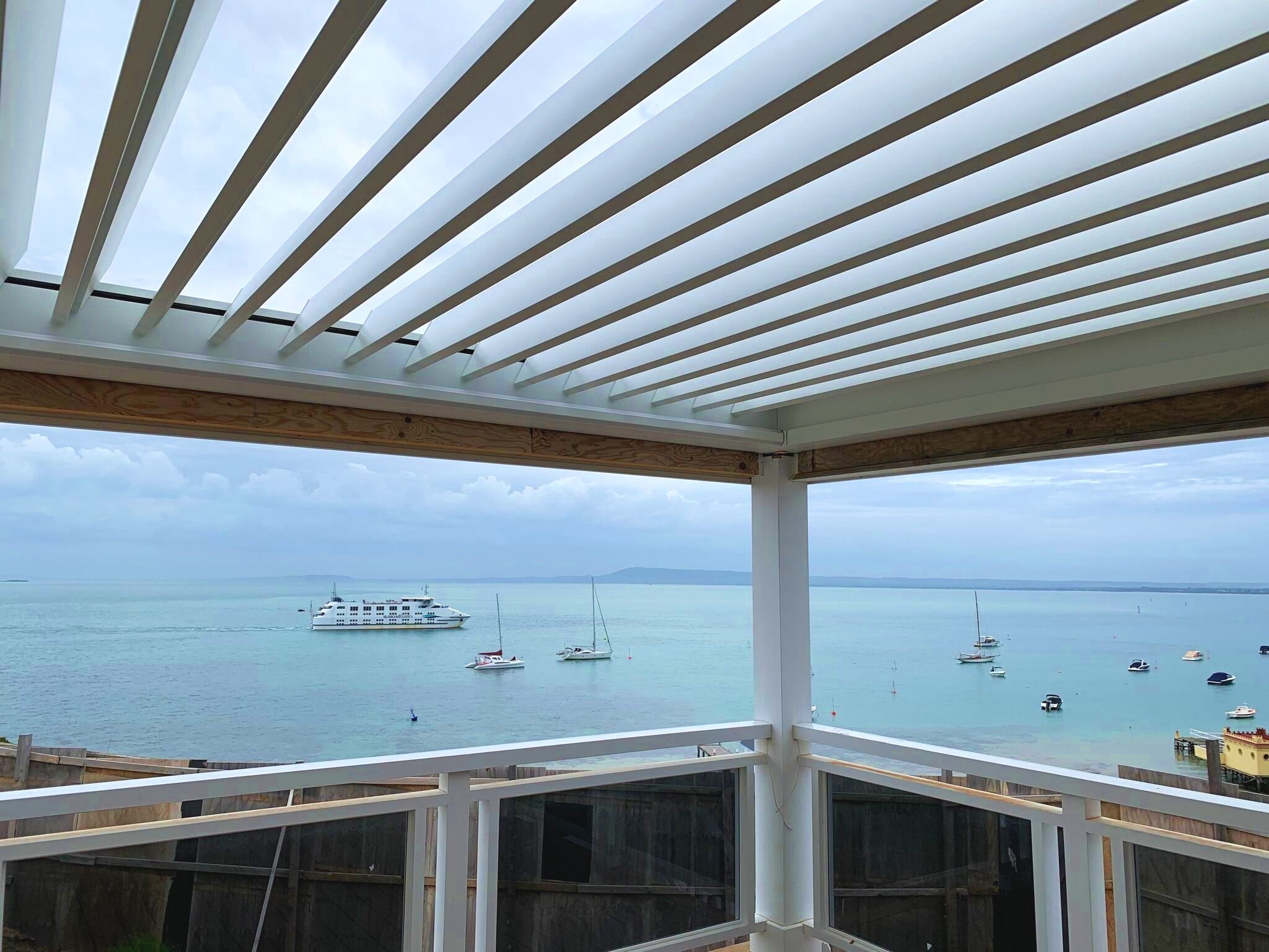 Lamaxa L60 Louvre roof partially open